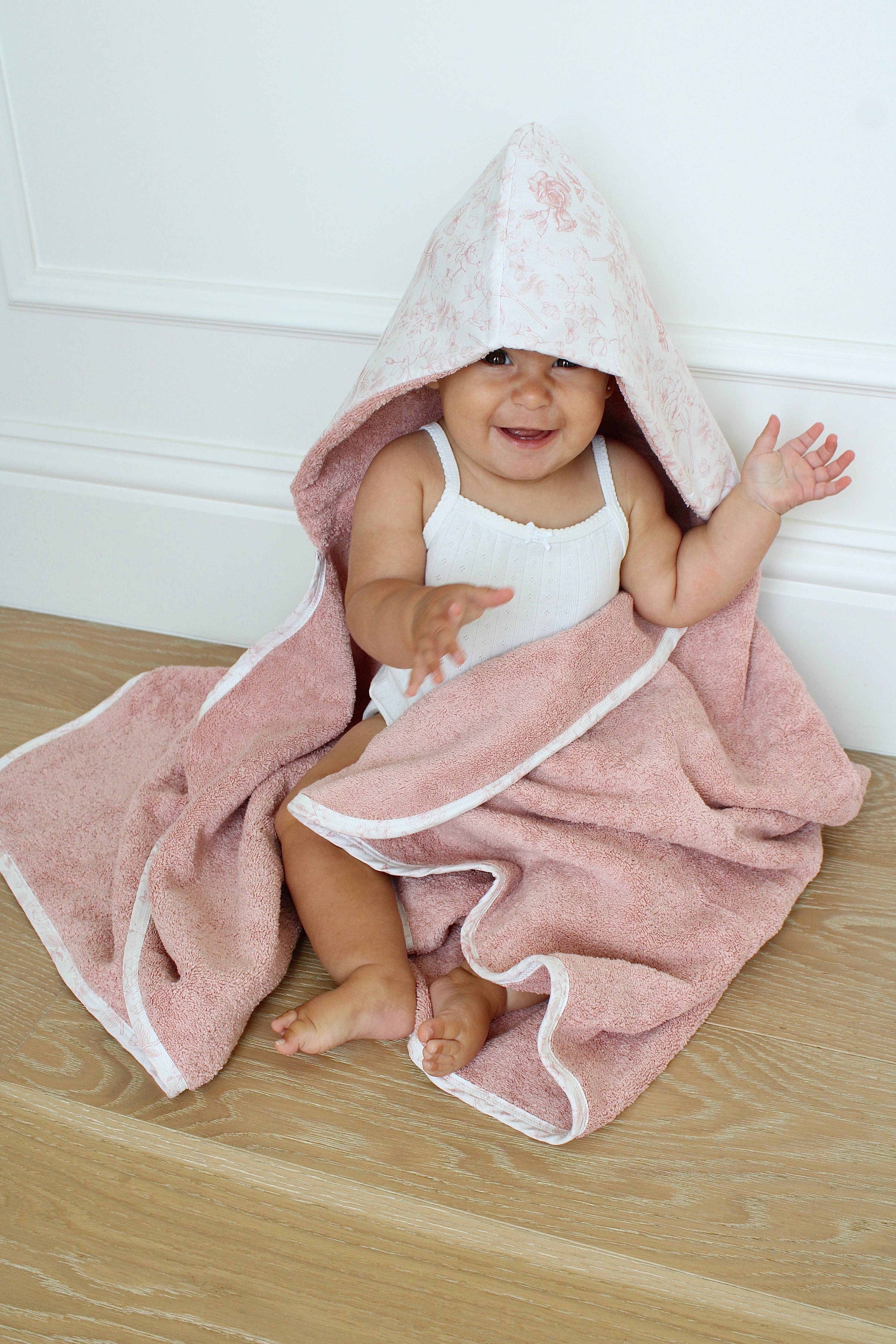 Little Threads Toile Hooded Bath Towel