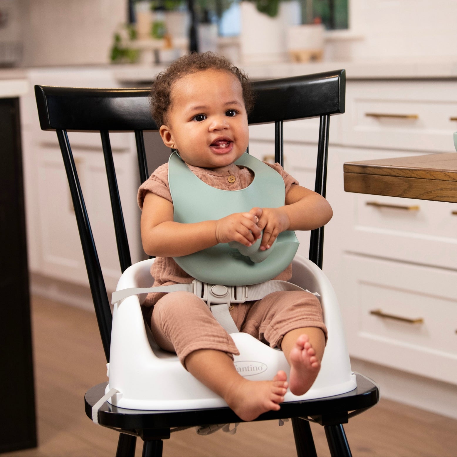 Infantino Simply Modern Booster Seat