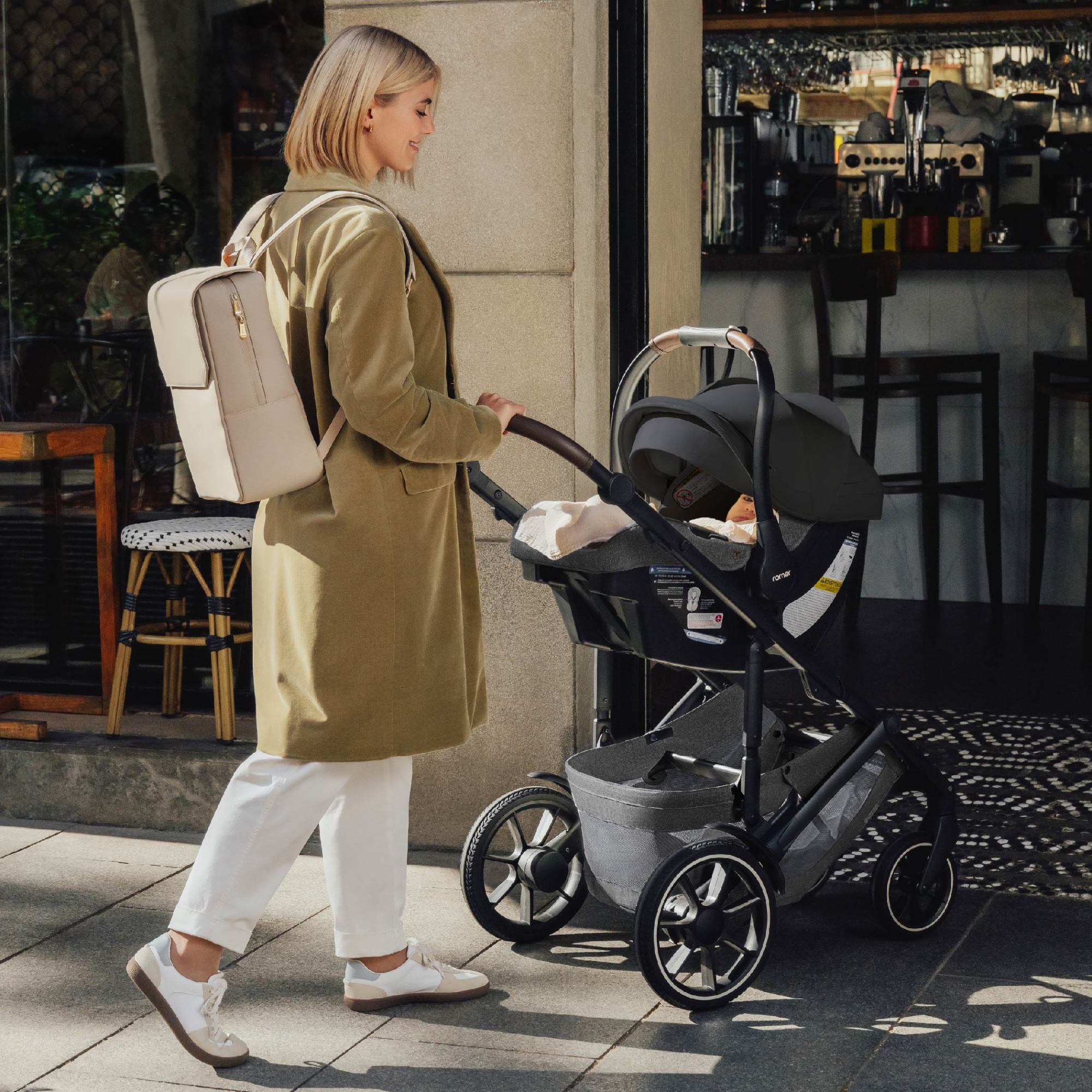Romer Juni Infant Car Seat with Versa Base