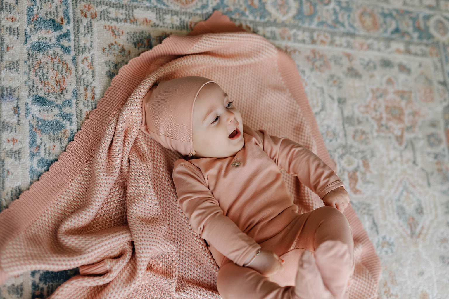 Ely's & Co. Bubble Knit Blanket