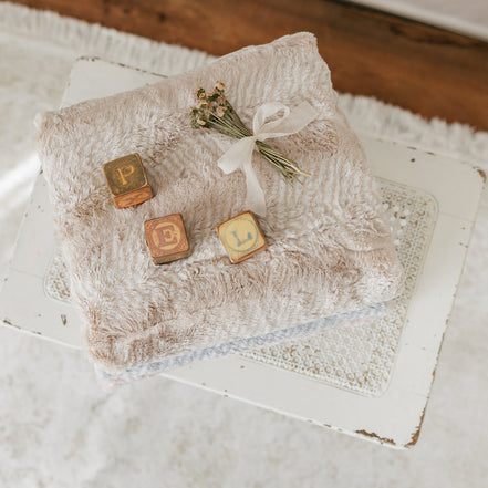 Peluche Bébé Lux Fur Blanket + Canvas Bag