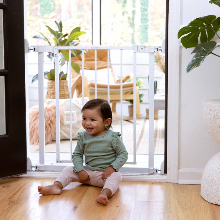 Ingenuity The Doorway 37W Series Quad Cam Lock Baby Gate