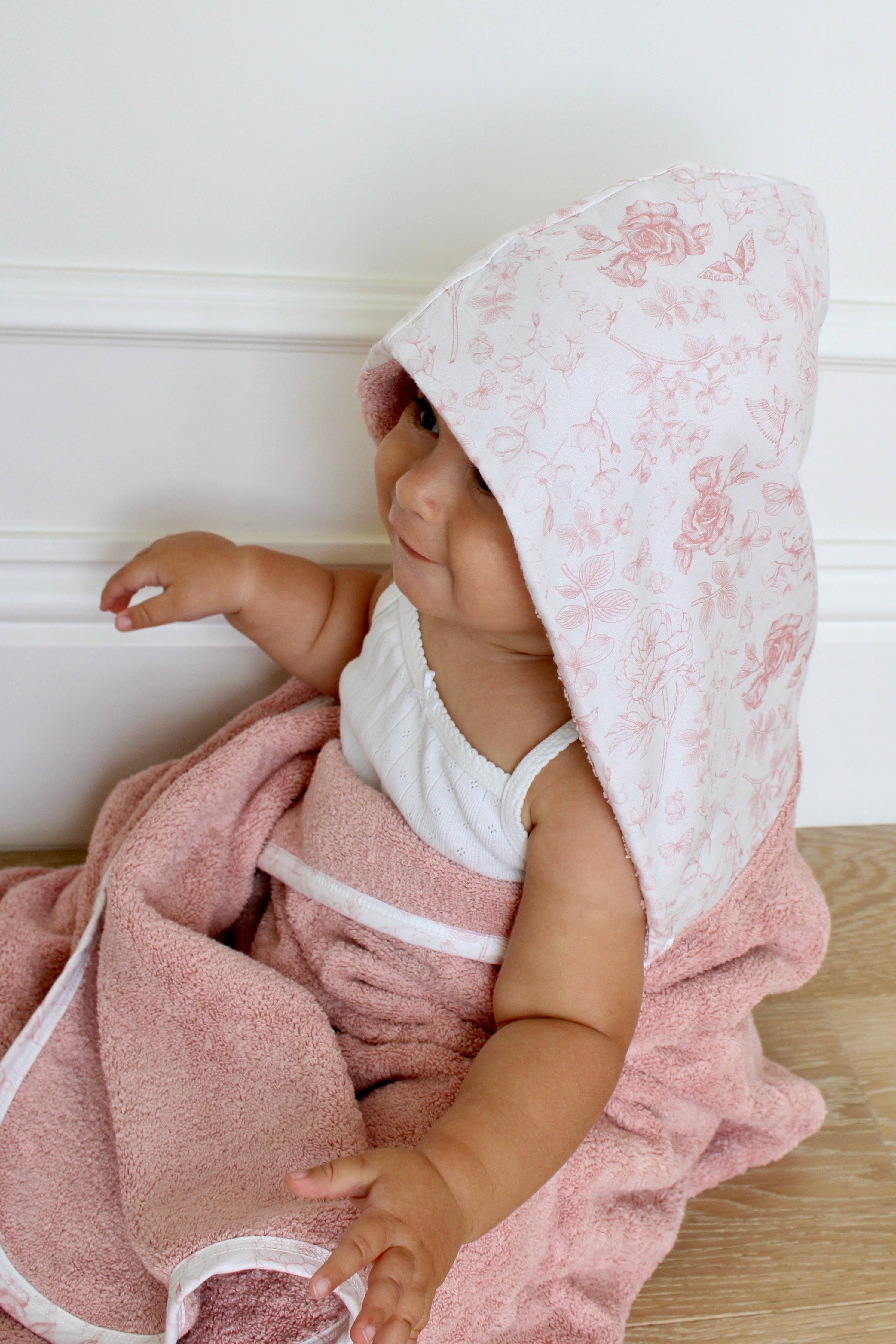 Little Threads Toile Hooded Bath Towel