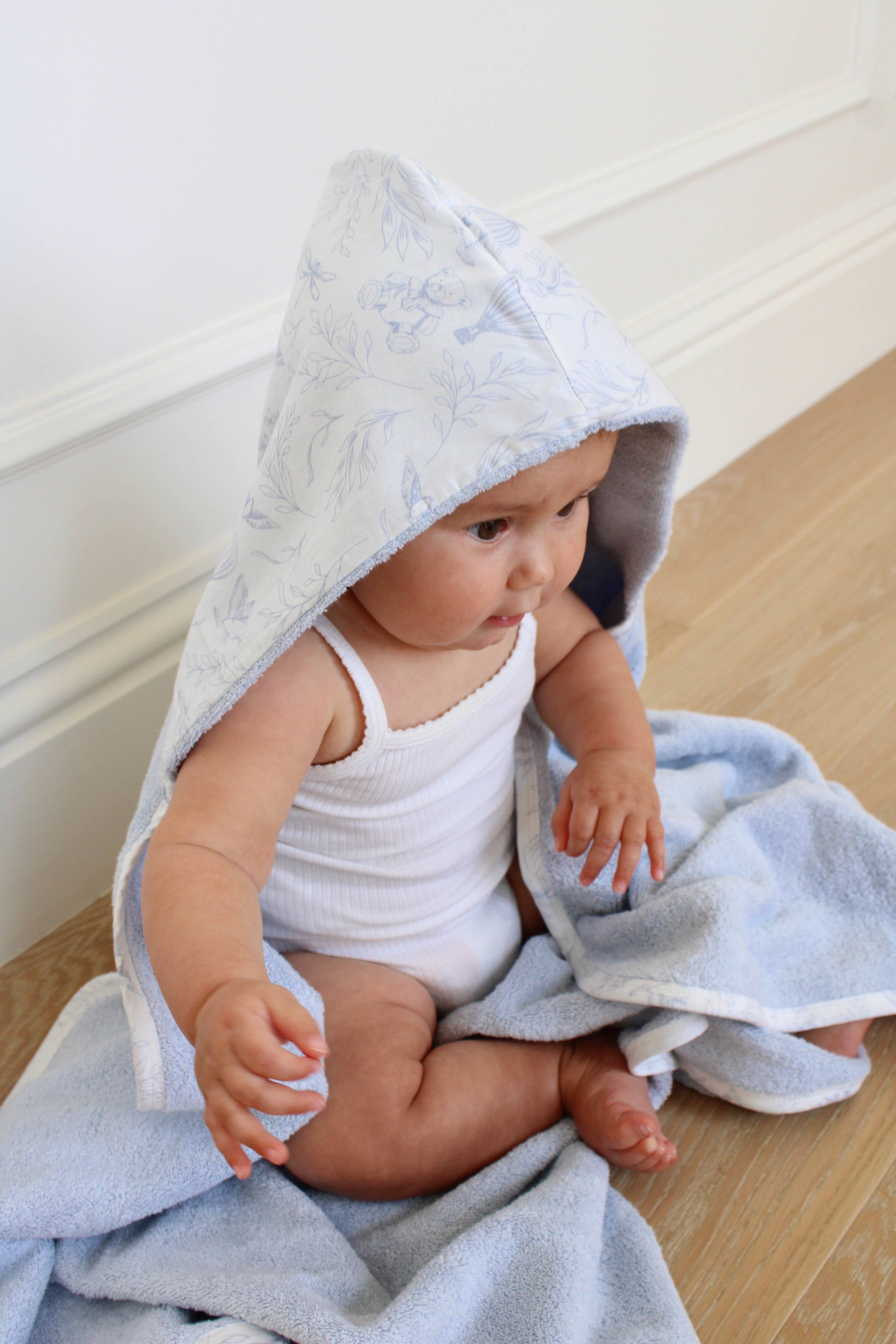 Little Threads Toile Hooded Bath Towel