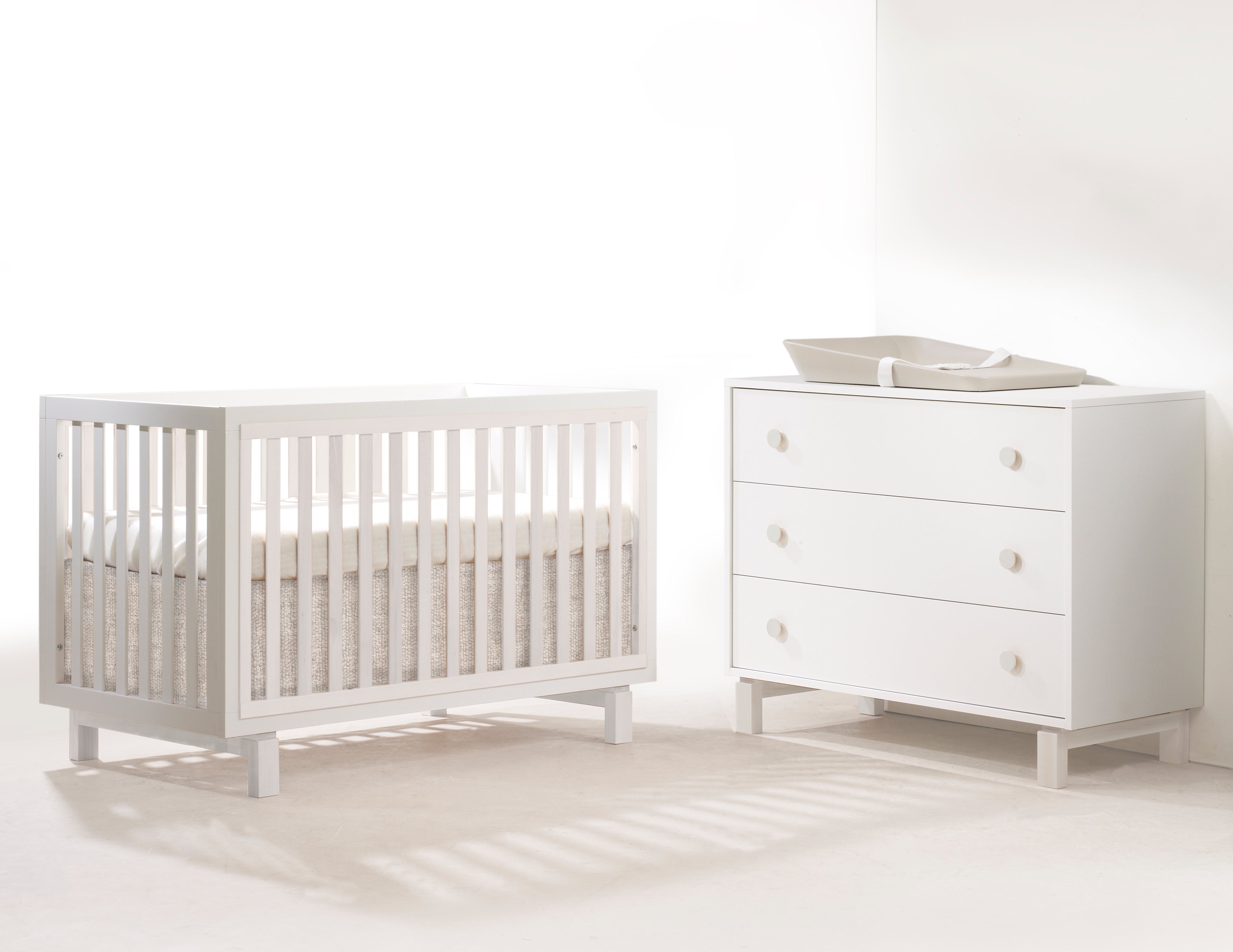 Tulip Bjorn Classic Crib & 3 Drawer Dresser XL Set