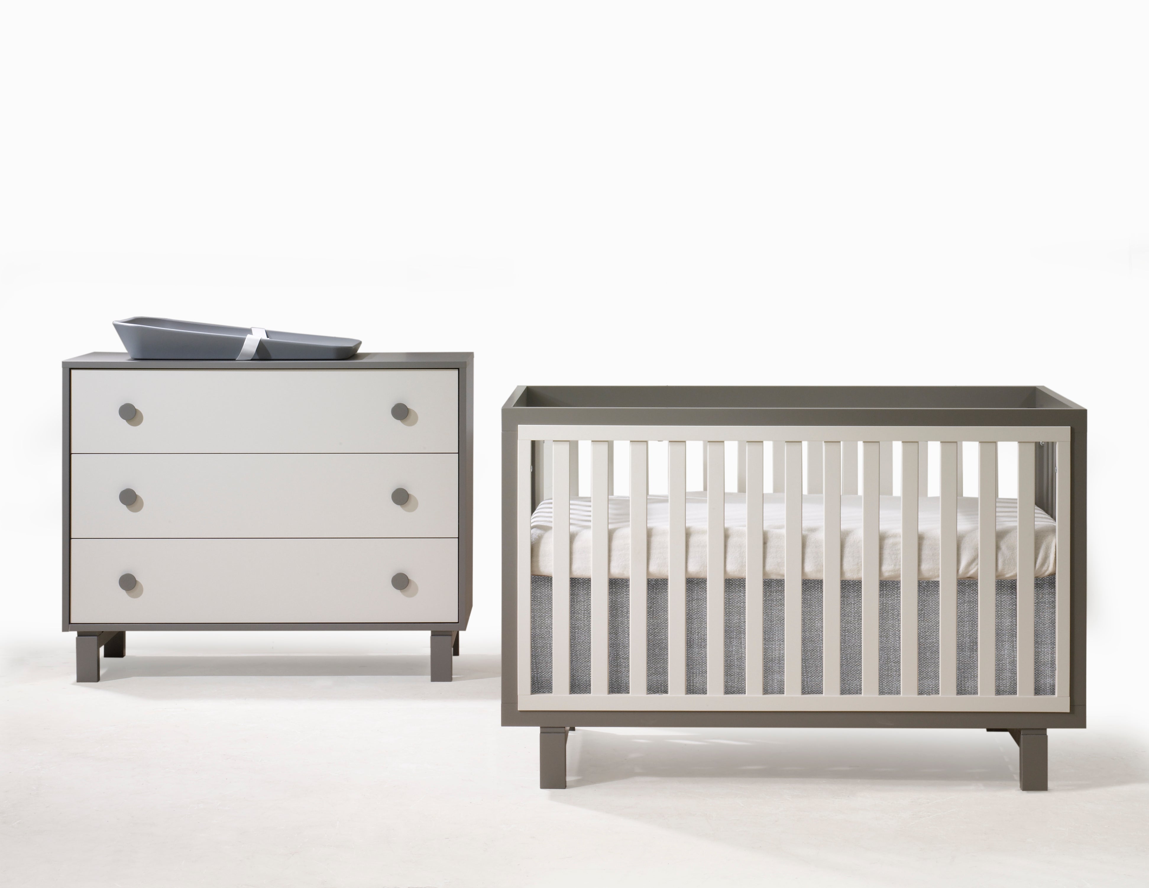 Tulip Bjorn Classic Crib & 3 Drawer Dresser XL Set