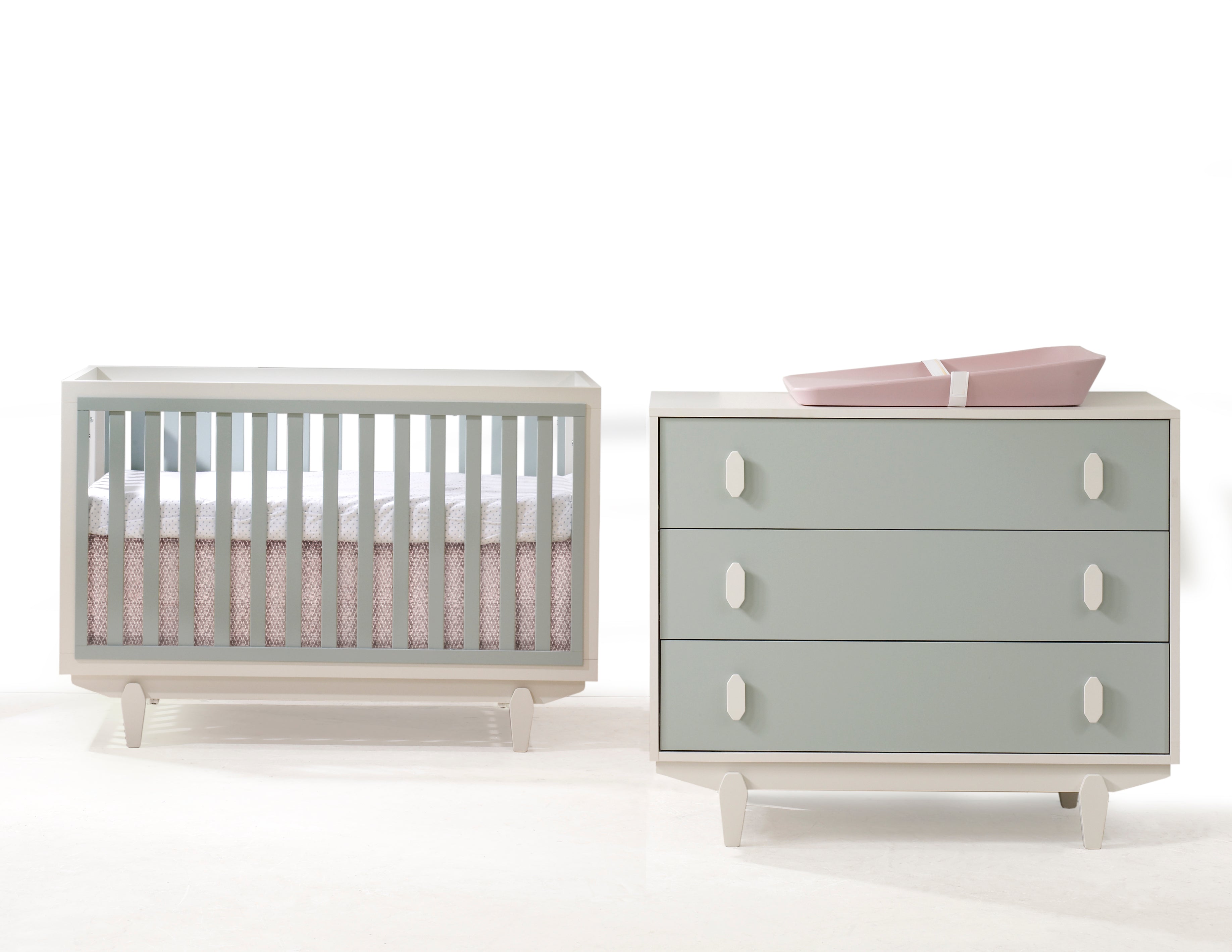 Tulip Tate Classic Convertible Crib & 3 Drawer Dresser Set Tulip Tate Classic Convertible Crib & 3 Drawer Dresser Set