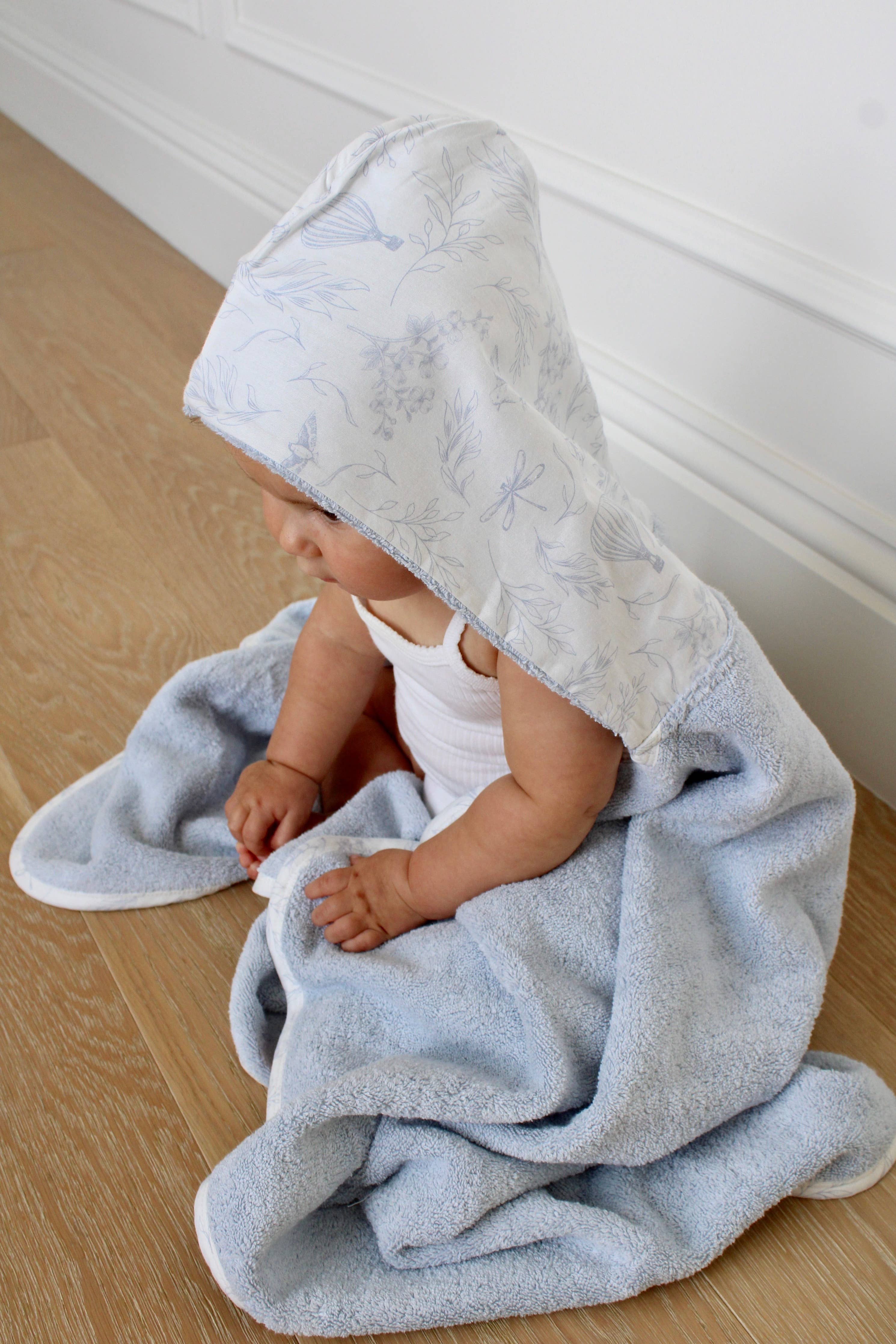 Little Threads Toile Hooded Bath Towel