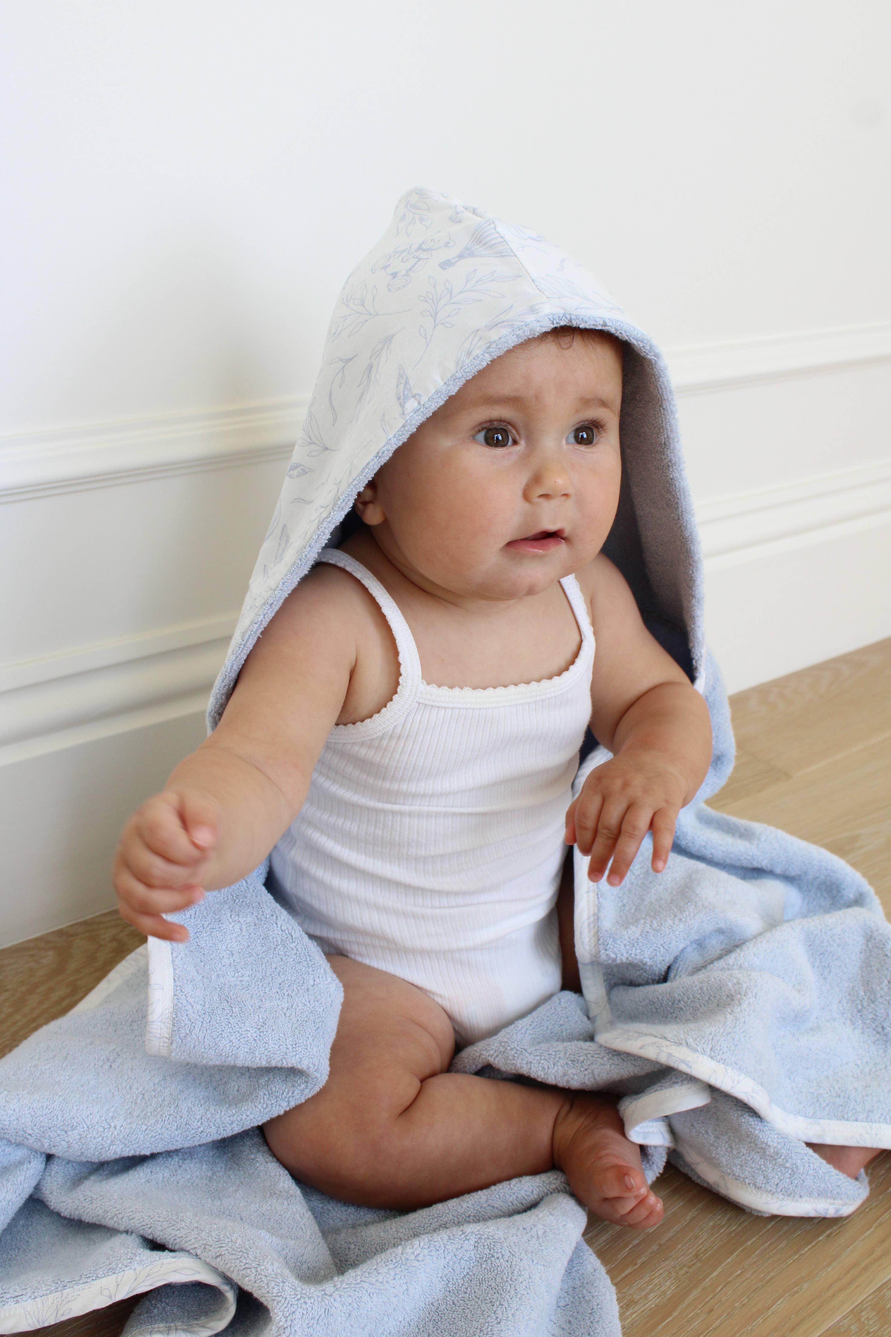 Little Threads Toile Hooded Bath Towel