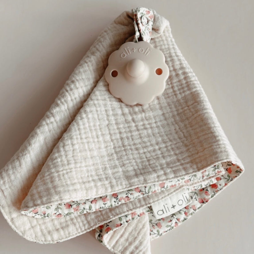 Ali+Oli Pacifier Blanket Holder