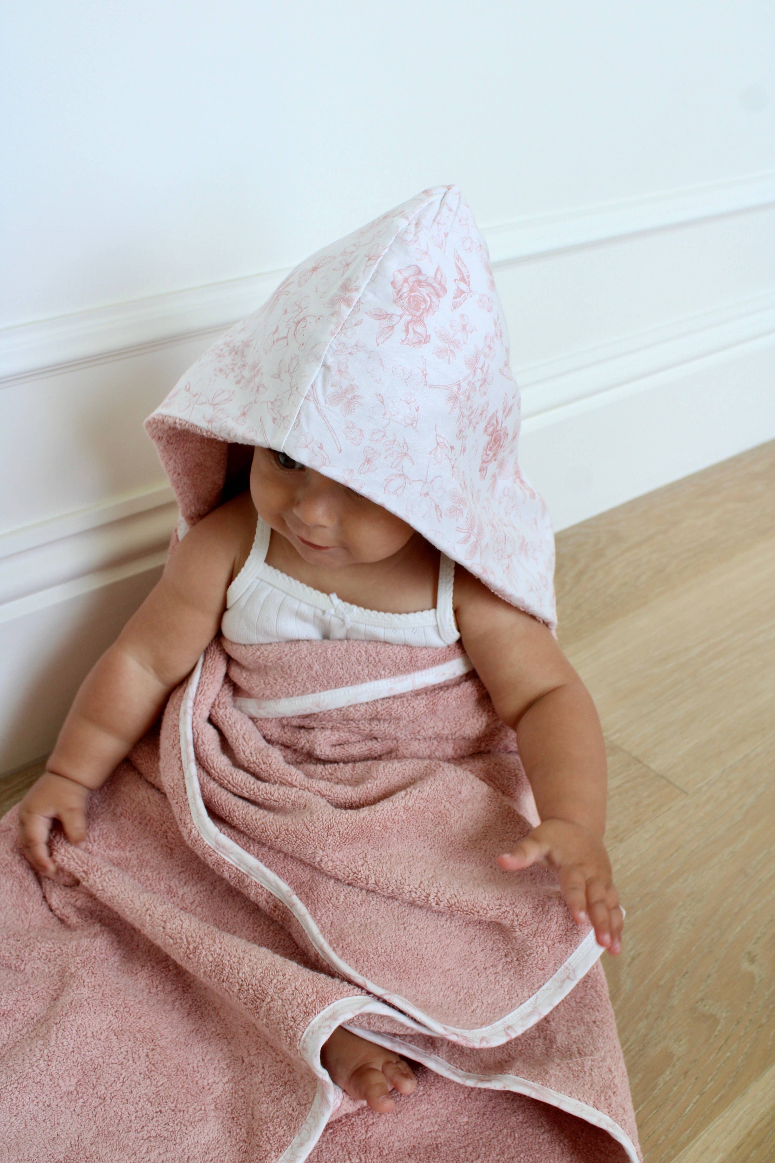 Little Threads Toile Hooded Bath Towel