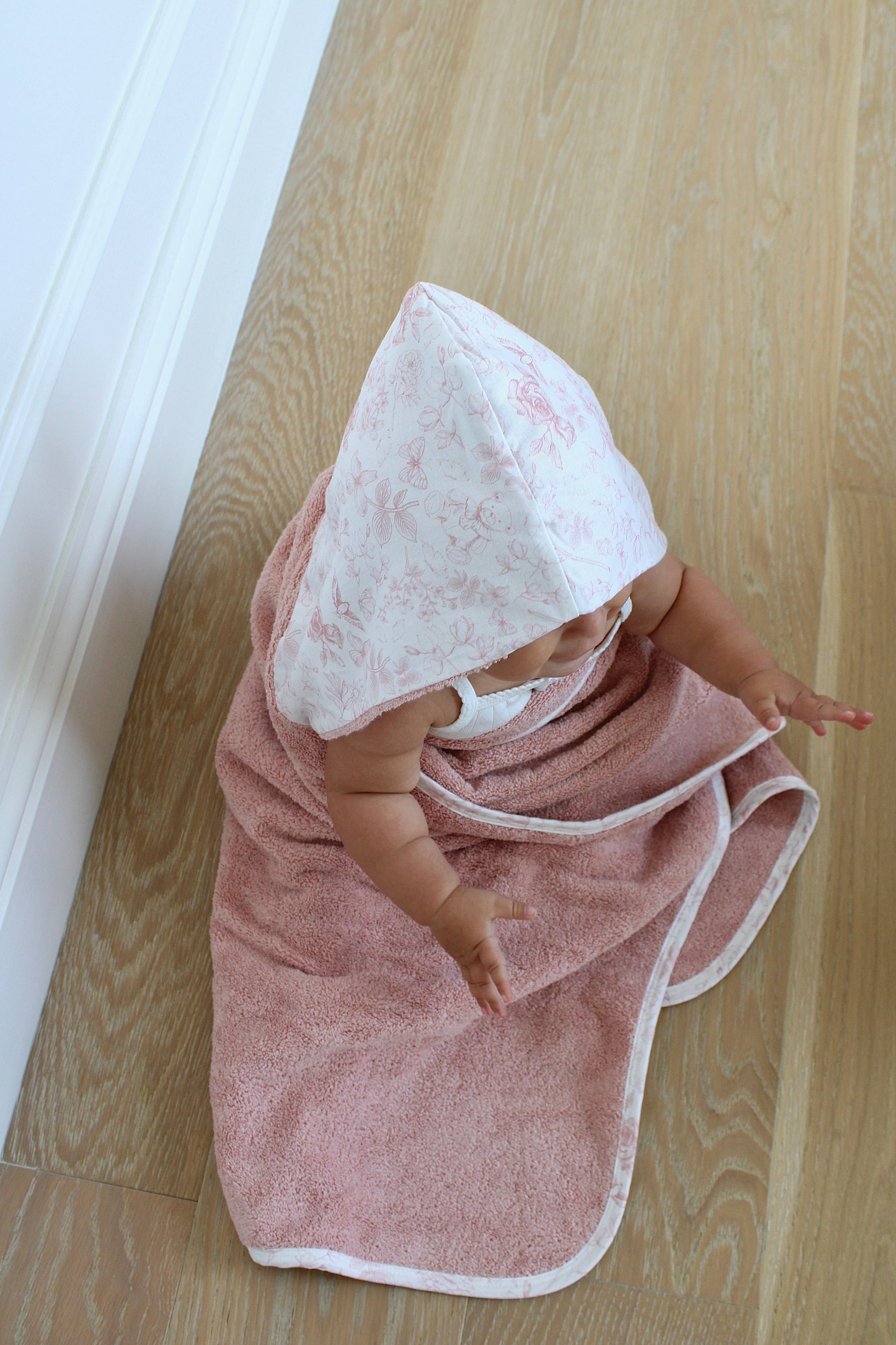 Little Threads Toile Hooded Bath Towel