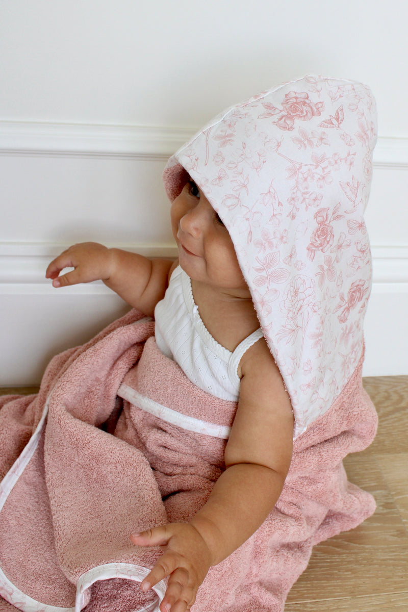 Little Threads Toile Hooded Bath Towel