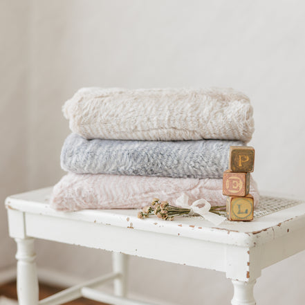 Peluche Bébé Lux Fur Blanket + Canvas Bag