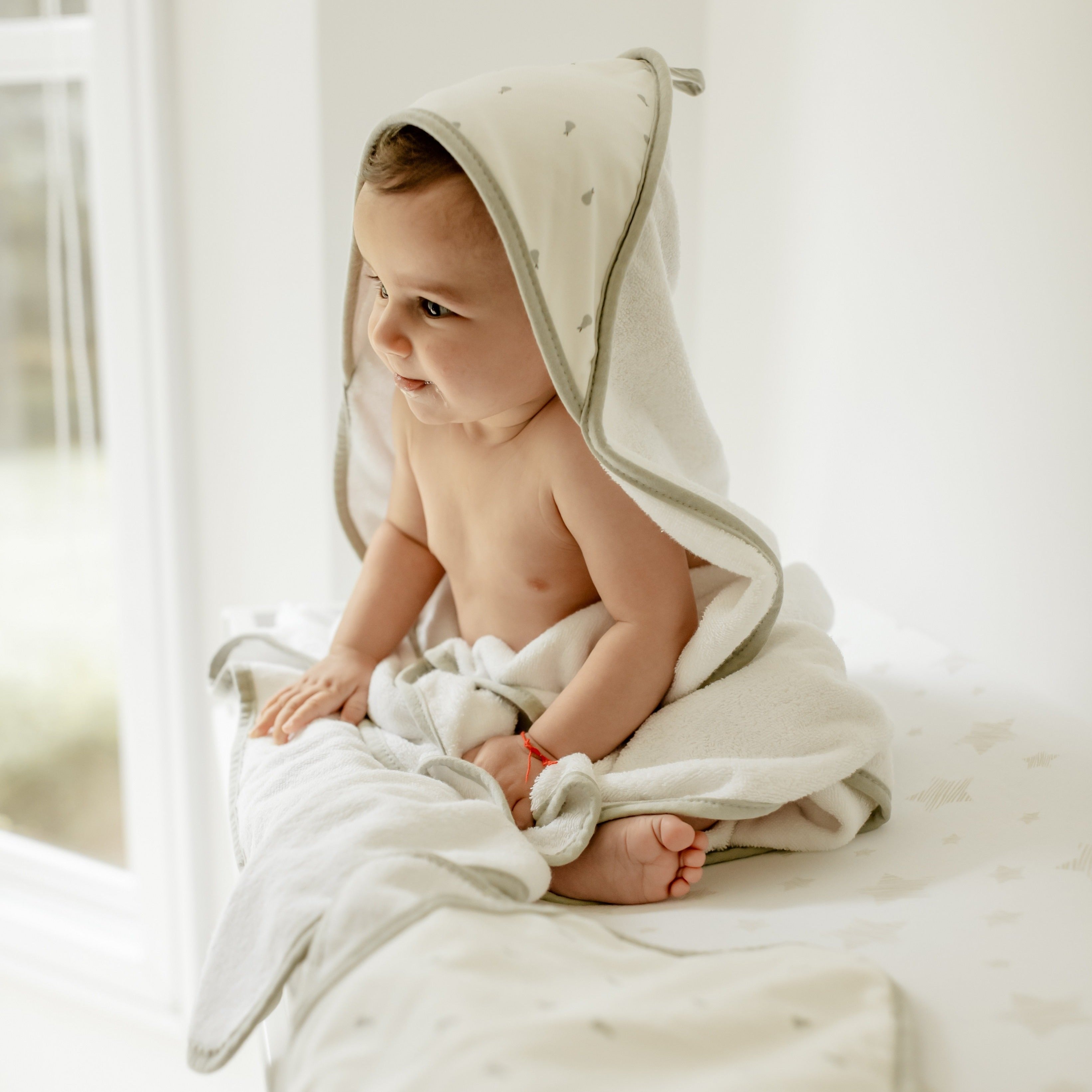 Ely's & Co. Hooded Towel With Pocket Wash Cloth