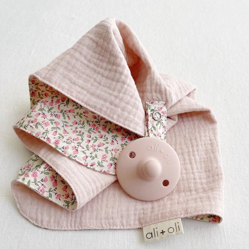 Ali+Oli Pacifier Blanket Holder