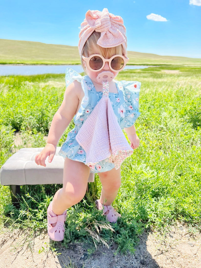 Ali+Oli Pacifier Blanket Holder