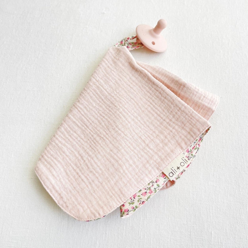 Ali+Oli Pacifier Blanket Holder