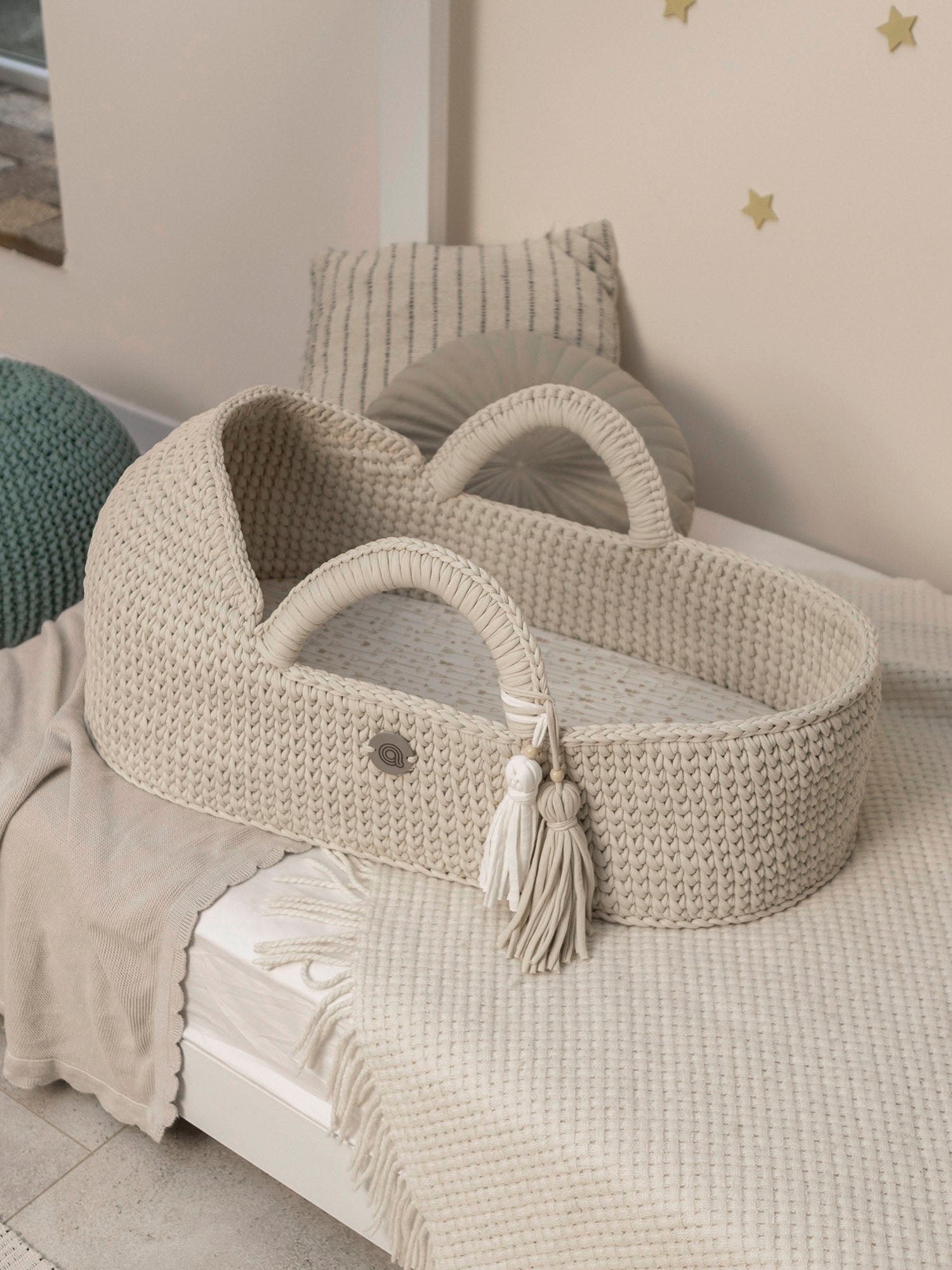 Anzy Home XL Moses Basket With Round Hood