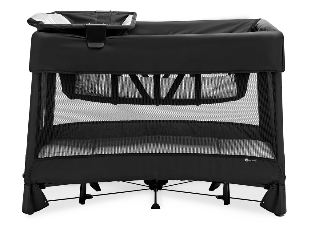 Bassinet with changing station top