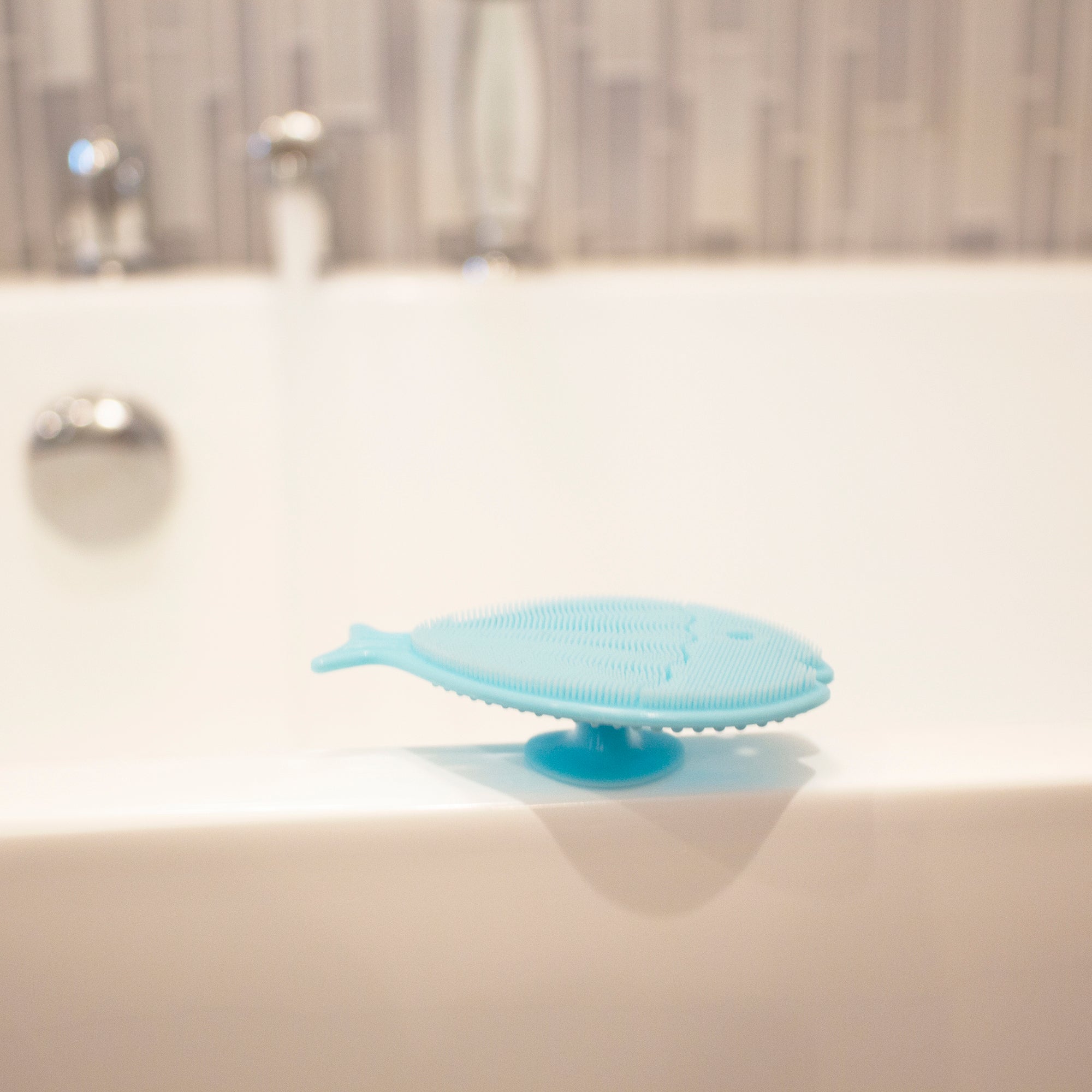 Innobaby Bathin' SMART Silicone Mini Fish Scrub with Suction Cup