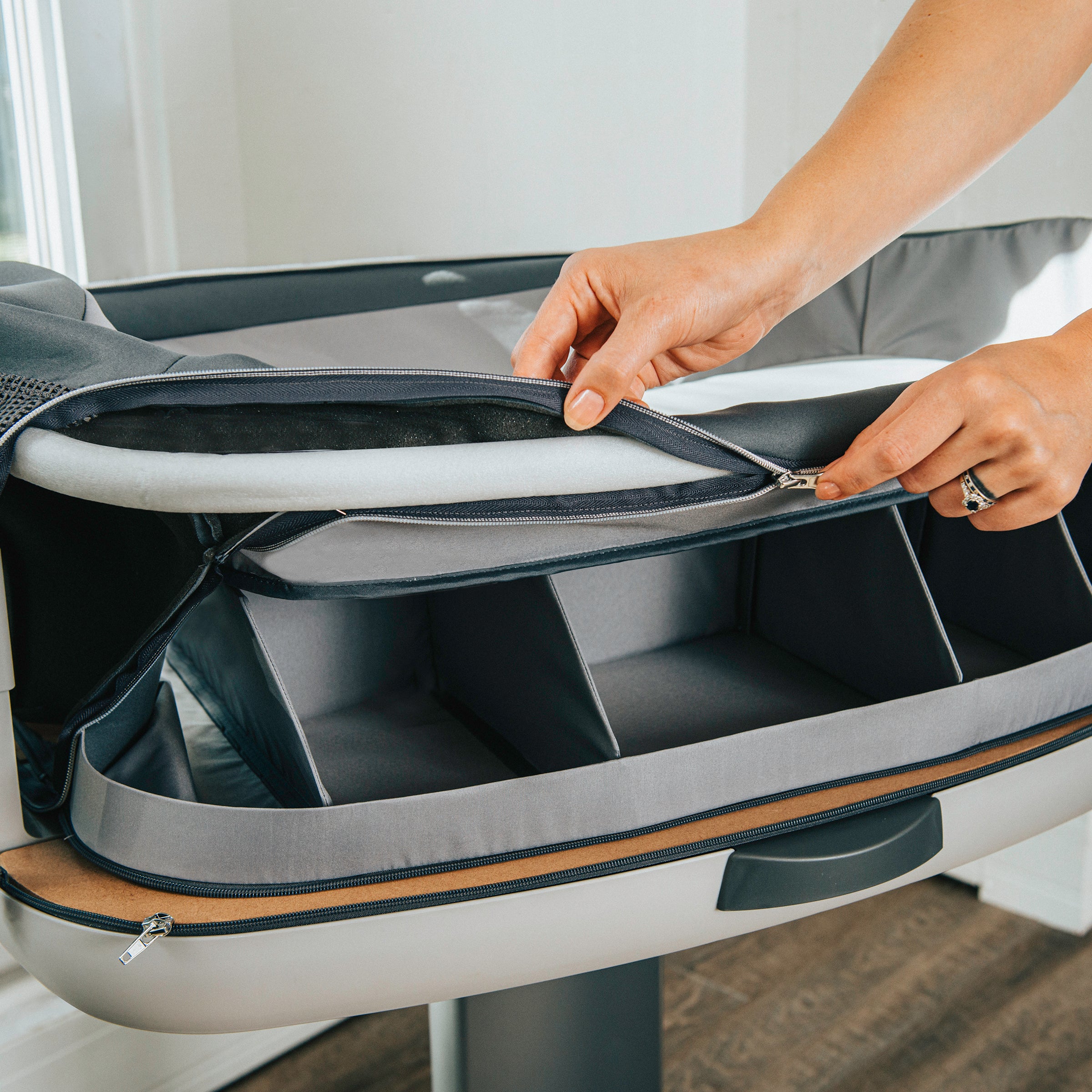 ココページ Chicco Close to You SE Changer & Organizer