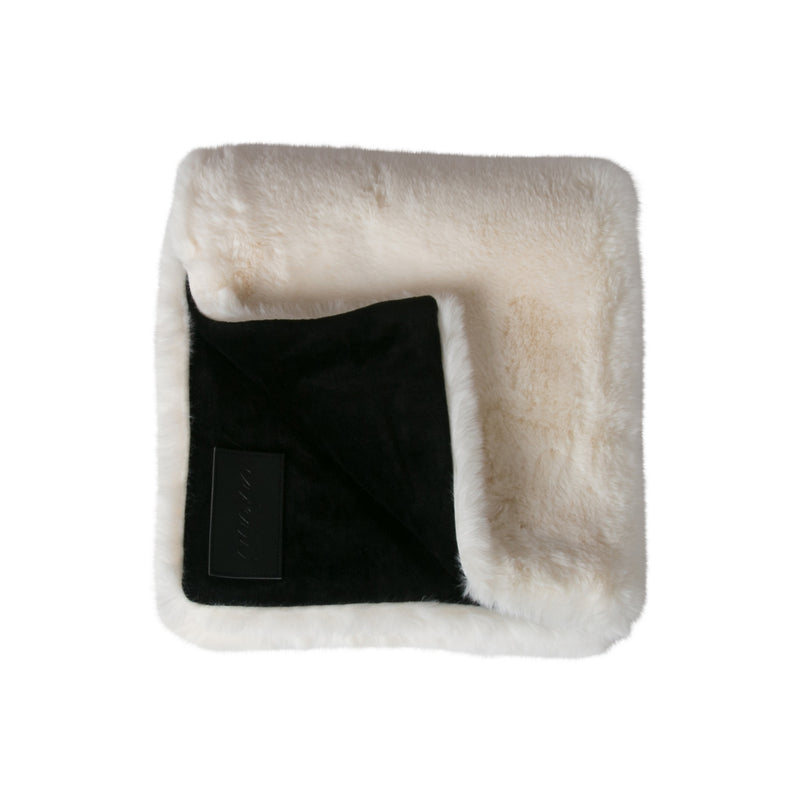 The Cadeau fluffy baby blankets, sold by Mega babies, are made of premium fabric.