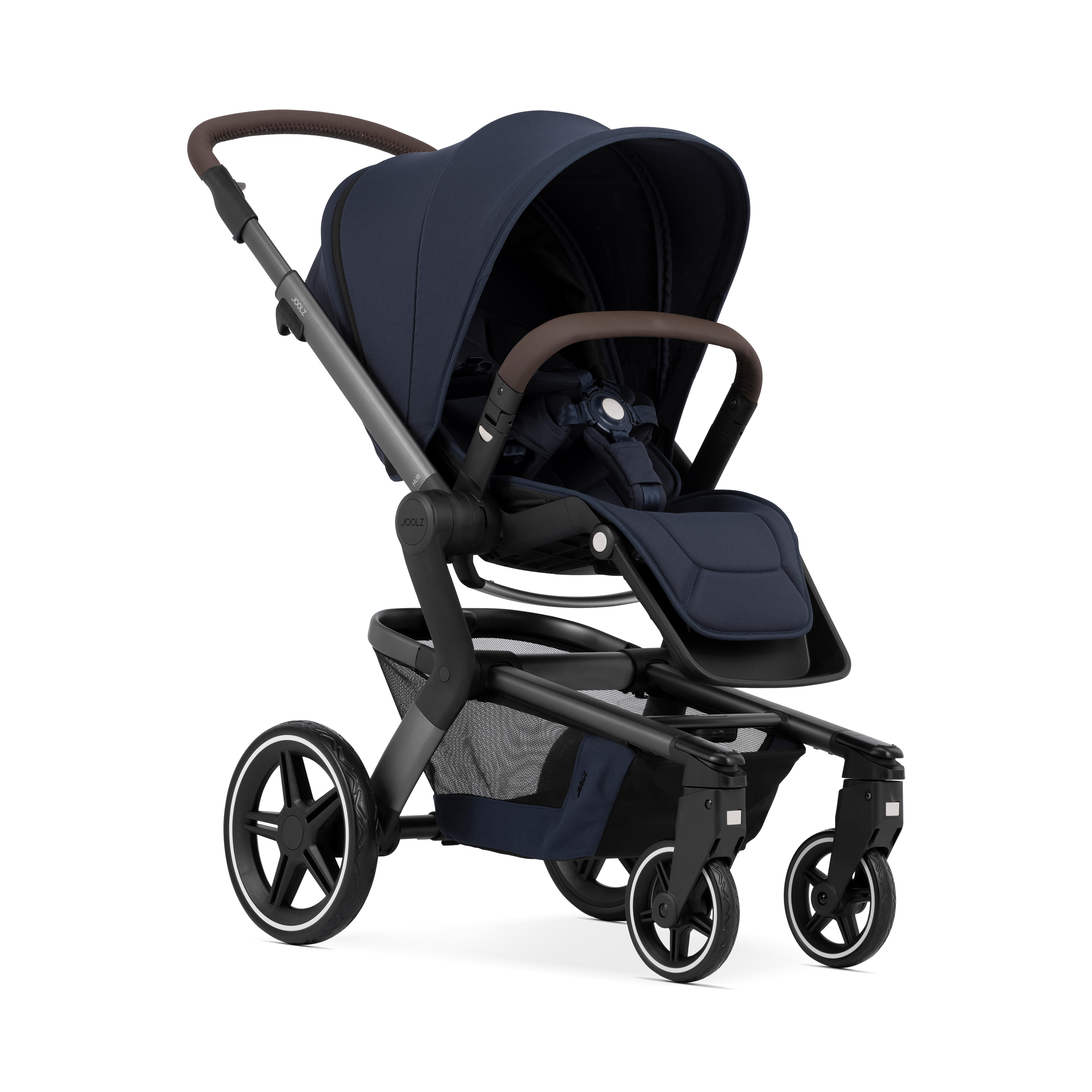 Enjoy a smooth ride thanks to the Joolz Hub+ large rear wheels. Sold by Mega babies.