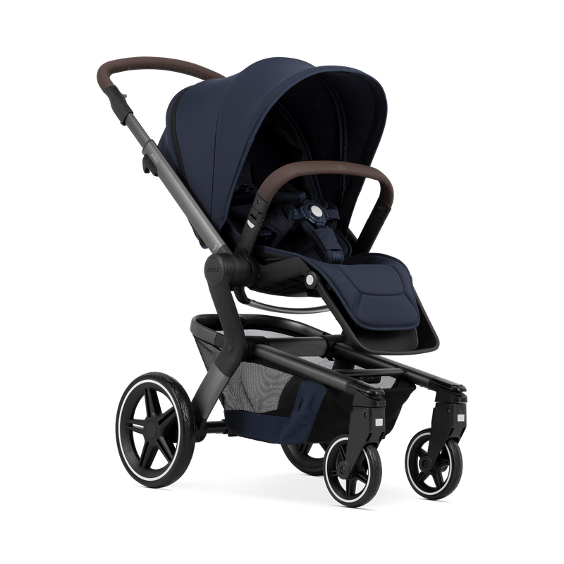 Enjoy a smooth ride thanks to the Joolz Hub+ large rear wheels. Sold by Mega babies.